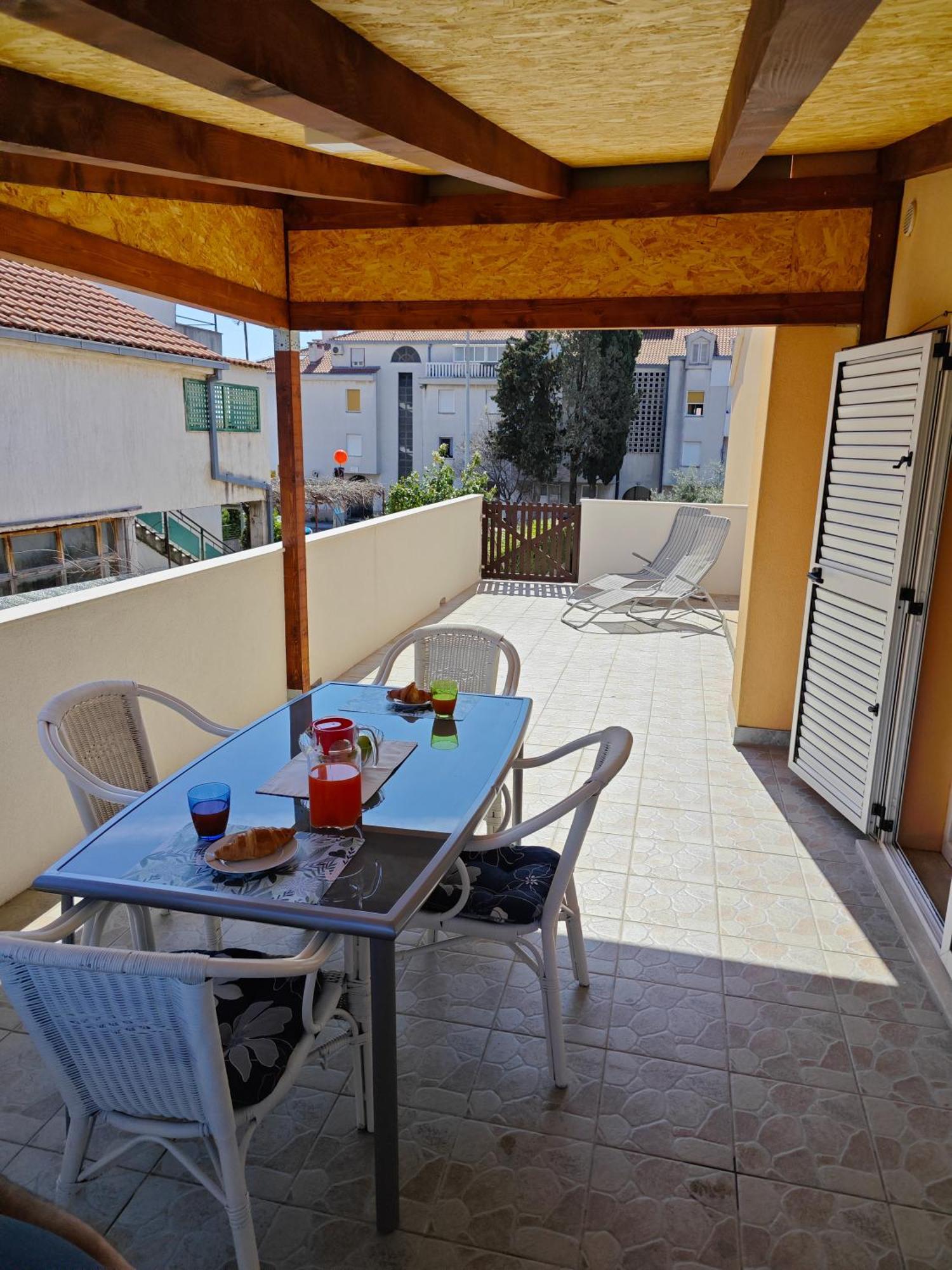 Apartment Paula Kaštela Екстериор снимка